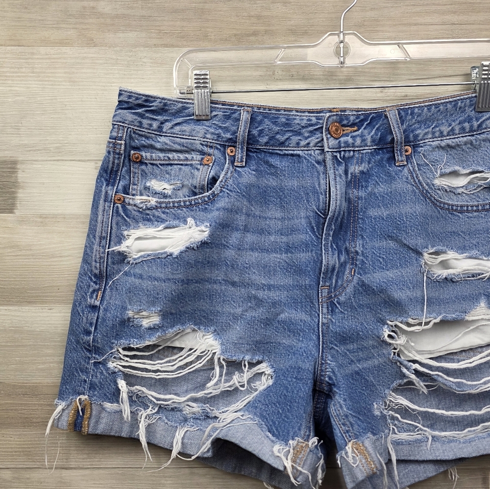 American Eagle Destroyed Medium Wash Tom Girl Shorts Womens Size 12 - Picture 5 of 15